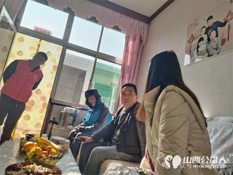 退役不忘从戎志礼送战友庆龙年忻州市退役军人创业就业孵化中心开展退役军人慰问活动送上了面油米等新春慰问品 - 第5张