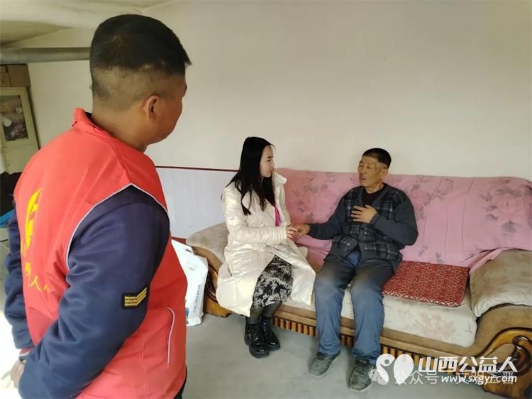 退役不忘从戎志礼送战友庆龙年忻州市退役军人创业就业孵化中心开展退役军人慰问活动送上了面油米等新春慰问品 - 第6张