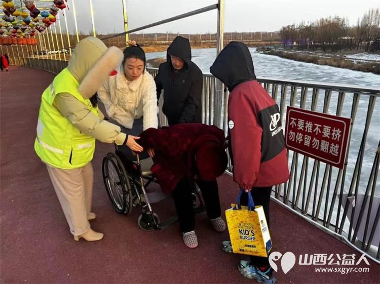 青春奉献我在岗.春节服务不打烊 晋中新青年高校志愿者联合服务中心在“榆次区莲花湾景区”开展助力文明旅游志愿活动 - 第2张