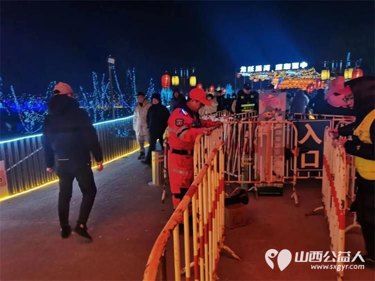 春节我在岗服务不打烊 晋中新青年高校志愿者联合服务中心春节假期在莲花湾景区开展助力旅游志愿服务活动 - 第4张 - 山西公益人 春节我在岗服务不打烊 晋中新青年高校志愿者联合服务中心春节假期在莲花湾景区开展助力旅游志愿服务活动 - 第4张