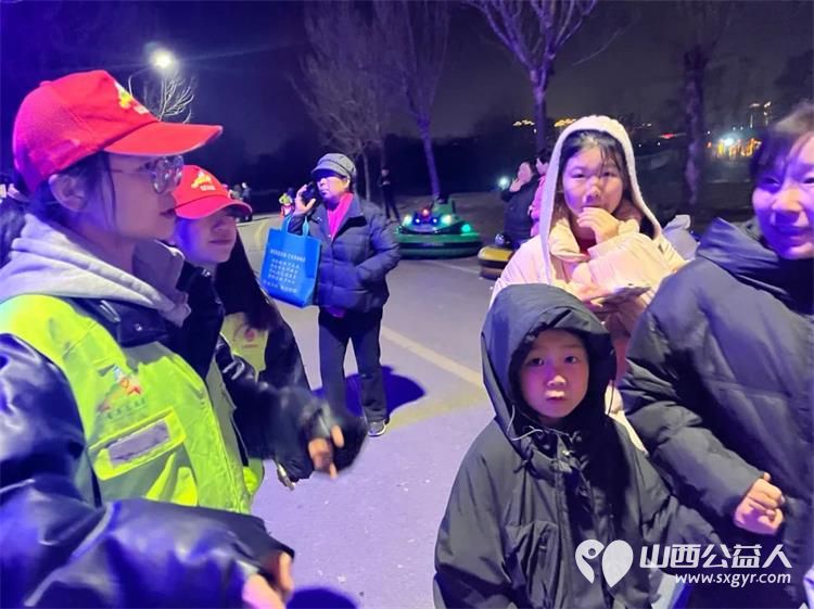 春节我在岗服务不打烊 晋中新青年高校志愿者联合服务中心春节假期在莲花湾景区开展助力旅游志愿服务活动 - 第8张 - 山西公益人 春节我在岗服务不打烊 晋中新青年高校志愿者联合服务中心春节假期在莲花湾景区开展助力旅游志愿服务活动 - 第8张