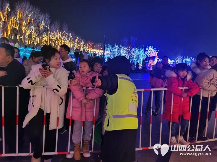 春节我在岗服务不打烊 晋中新青年高校志愿者联合服务中心春节假期在莲花湾景区开展助力旅游志愿服务活动 - 第5张 - 山西公益人 春节我在岗服务不打烊 晋中新青年高校志愿者联合服务中心春节假期在莲花湾景区开展助力旅游志愿服务活动 - 第5张