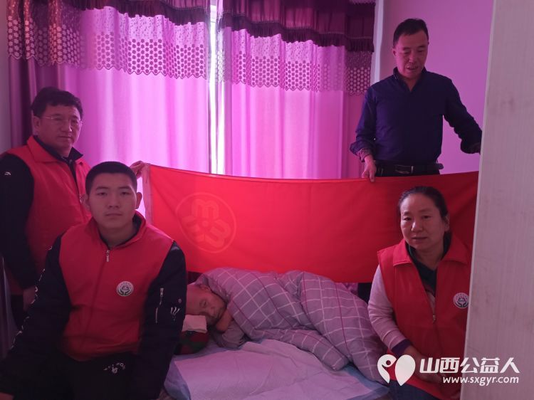 介休市敬老协会敬老爱老助老活动去连福镇刘家山村为特困84岁老人段冲浪送去了新春的关爱和温暖 - 第9张 - 山西公益人 介休市敬老协会敬老爱老助老活动去连福镇刘家山村为特困84岁老人段冲浪送去了新春的关爱和温暖 - 第9张