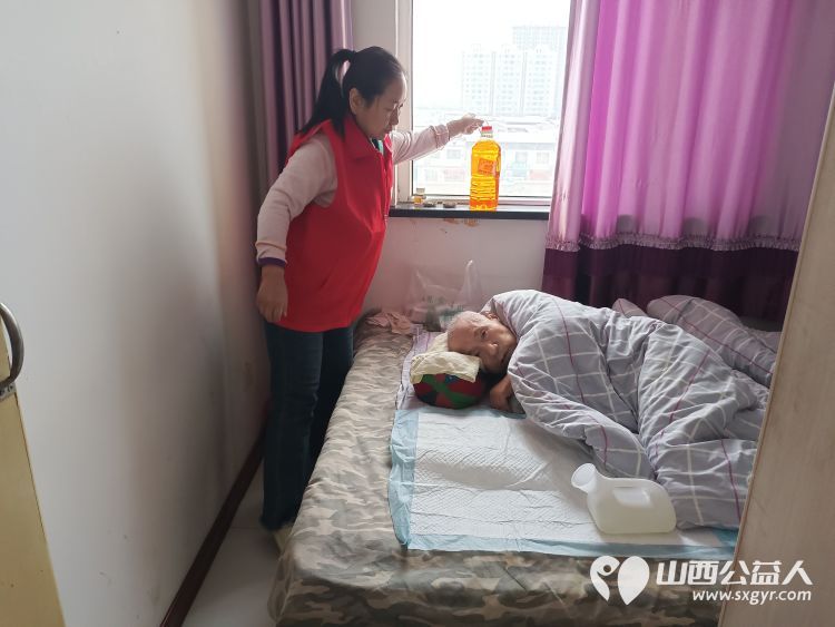 介休市敬老协会敬老爱老助老活动去连福镇刘家山村为特困84岁老人段冲浪送去了新春的关爱和温暖 - 第8张 - 山西公益人 介休市敬老协会敬老爱老助老活动去连福镇刘家山村为特困84岁老人段冲浪送去了新春的关爱和温暖 - 第8张