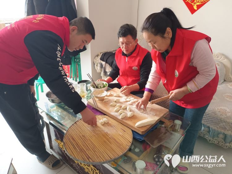 介休市敬老协会敬老爱老助老活动去连福镇刘家山村为特困84岁老人段冲浪送去了新春的关爱和温暖 - 第6张 - 山西公益人 介休市敬老协会敬老爱老助老活动去连福镇刘家山村为特困84岁老人段冲浪送去了新春的关爱和温暖 - 第6张