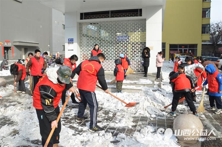 太原市小店区营盘街道南内环二社区组织未成年小学生参加清理积雪活动 - 第6张