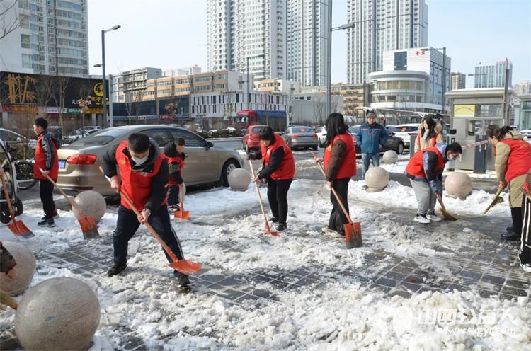 太原市小店区营盘街道南内环二社区组织未成年小学生参加清理积雪活动 - 第8张