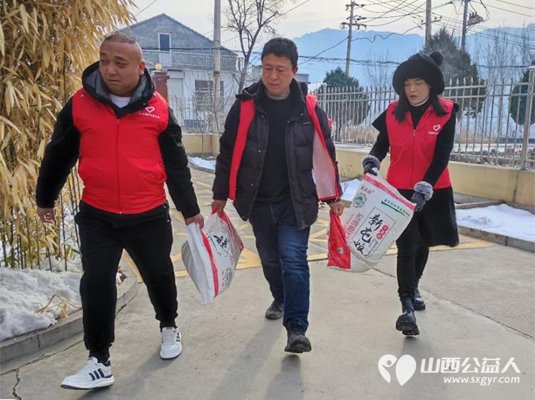 长治市圆梦公益协会组织志愿者元宵节去黄崖洞敬老院看望慰问爷爷奶奶 - 第2张