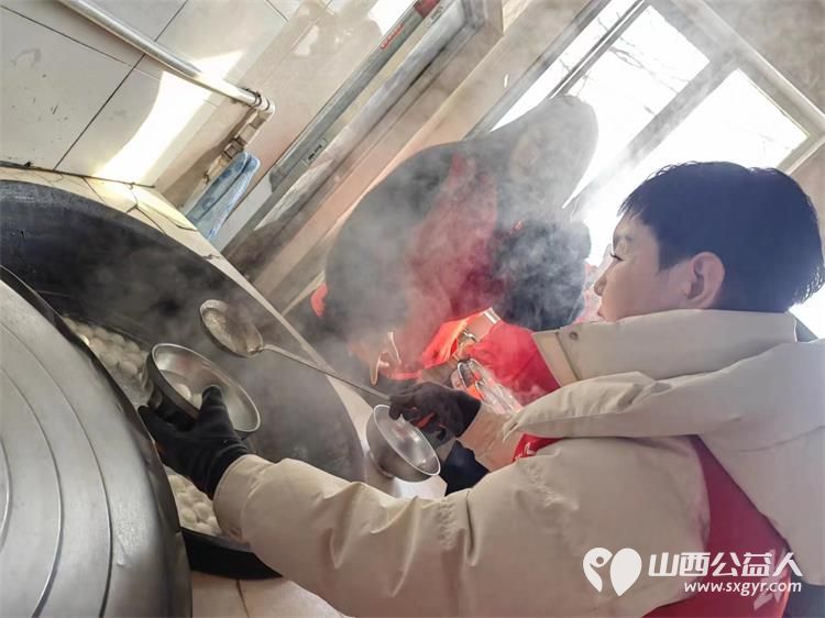 长治市圆梦公益协会组织志愿者元宵节去黄崖洞敬老院看望慰问爷爷奶奶 - 第13张