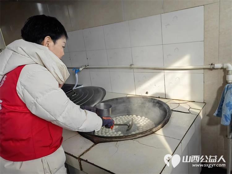 长治市圆梦公益协会组织志愿者元宵节去黄崖洞敬老院看望慰问爷爷奶奶 - 第10张