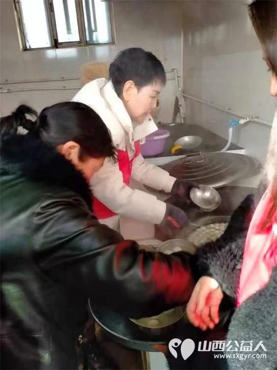 长治市圆梦公益协会组织志愿者元宵节去黄崖洞敬老院看望慰问爷爷奶奶 - 第18张