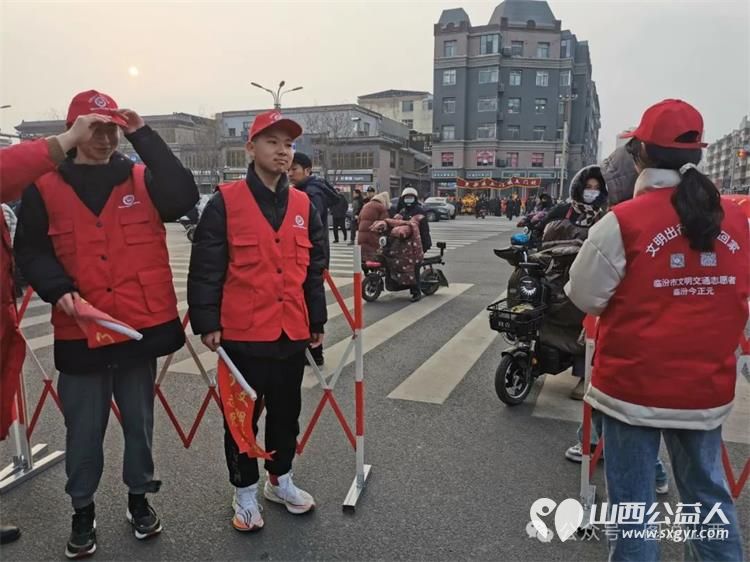 临汾市文明交通志愿者协会在春节社火活动中无私奉献的文明交通志愿者 - 第28张