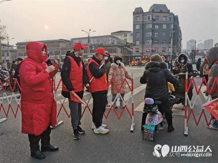 临汾市文明交通志愿者协会在春节社火活动中无私奉献的文明交通志愿者 - 第3张