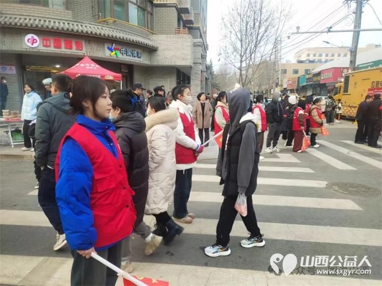 临汾市文明交通志愿者协会在春节社火活动中无私奉献的文明交通志愿者 - 第8张