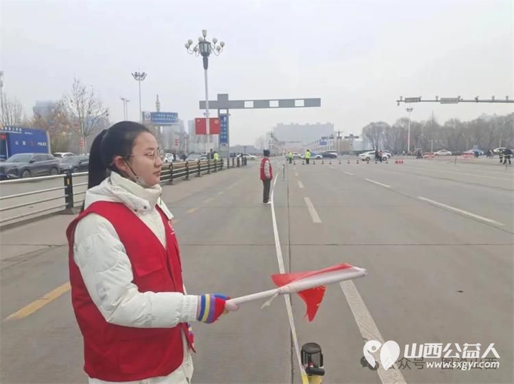 临汾市文明交通志愿者协会在春节社火活动中无私奉献的文明交通志愿者 - 第17张