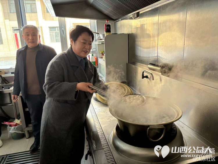 武乡县太东社区开展浓情度元宵春暖社区情志愿服务活动走进武乡县光荣院慰问老战士 - 第4张