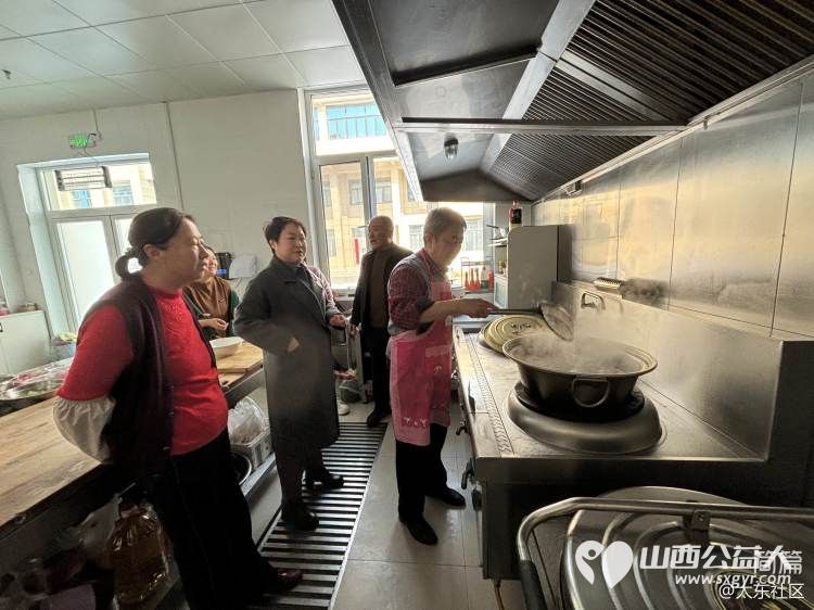 武乡县太东社区开展浓情度元宵春暖社区情志愿服务活动走进武乡县光荣院慰问老战士 - 第5张