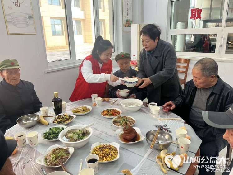 武乡县太东社区开展浓情度元宵春暖社区情志愿服务活动走进武乡县光荣院慰问老战士 - 第6张