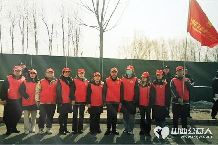 志愿服务喜气扬文明欢喜闹元宵!潞城区正能量公益协会积极组织志愿者参与到闹元宵活动中维持秩序工作中 - 第5张 - 山西公益人 志愿服务喜气扬文明欢喜闹元宵!潞城区正能量公益协会积极组织志愿者参与到闹元宵活动中维持秩序工作中 - 第5张