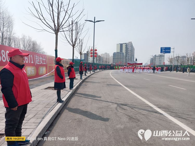 志愿服务喜气扬文明欢喜闹元宵!潞城区正能量公益协会积极组织志愿者参与到闹元宵活动中维持秩序工作中 - 第4张 - 山西公益人 志愿服务喜气扬文明欢喜闹元宵!潞城区正能量公益协会积极组织志愿者参与到闹元宵活动中维持秩序工作中 - 第4张