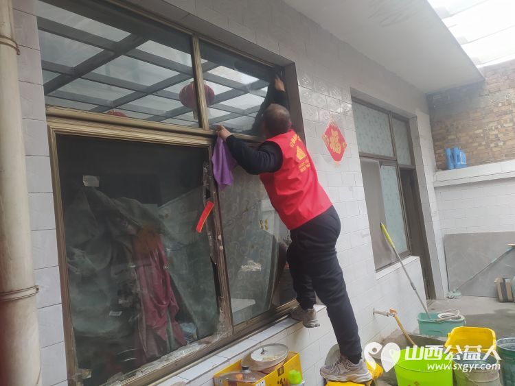 介休市敬老协会敬老爱老助老活动去连福镇化家窑村特困86岁张天生老人家中慰问 - 第11张 - 山西公益人 介休市敬老协会敬老爱老助老活动去连福镇化家窑村特困86岁张天生老人家中慰问 - 第11张