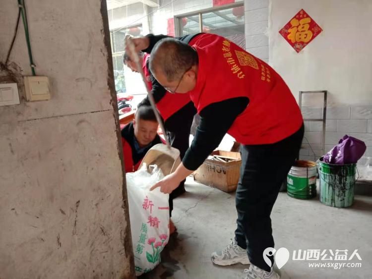 介休市敬老协会敬老爱老助老活动去连福镇化家窑村特困86岁张天生老人家中慰问 - 第17张 - 山西公益人 介休市敬老协会敬老爱老助老活动去连福镇化家窑村特困86岁张天生老人家中慰问 - 第17张