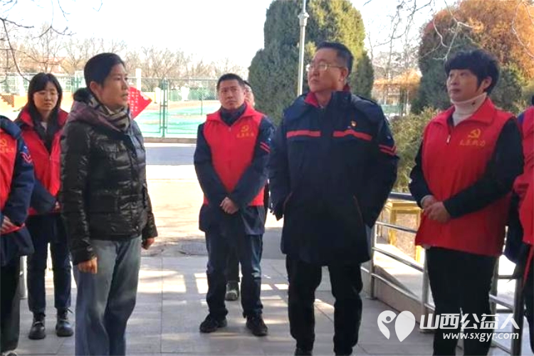 太原市热力集团晋源分公司来源缘圆老年公寓开展弘扬雷锋精神情系老人冷暖的公益活动还为老人们带来了米面油苹果慰问品 - 第3张 - 山西公益人 太原市热力集团晋源分公司来源缘圆老年公寓开展弘扬雷锋精神情系老人冷暖的公益活动还为老人们带来了米面油苹果慰问品 - 第3张