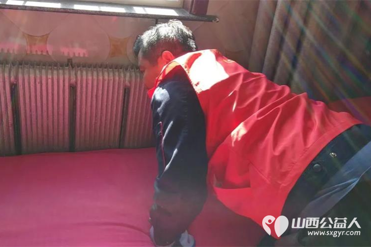 太原市热力集团晋源分公司来源缘圆老年公寓开展弘扬雷锋精神情系老人冷暖的公益活动还为老人们带来了米面油苹果慰问品 - 第13张 - 山西公益人 太原市热力集团晋源分公司来源缘圆老年公寓开展弘扬雷锋精神情系老人冷暖的公益活动还为老人们带来了米面油苹果慰问品 - 第13张