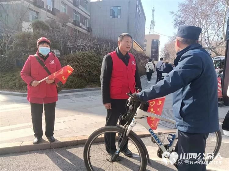 临汾市文明交通老志愿者协会弘扬雷锋精神汇集志愿力量启动三.五雷锋月文明劝导志愿服务活动 - 第9张