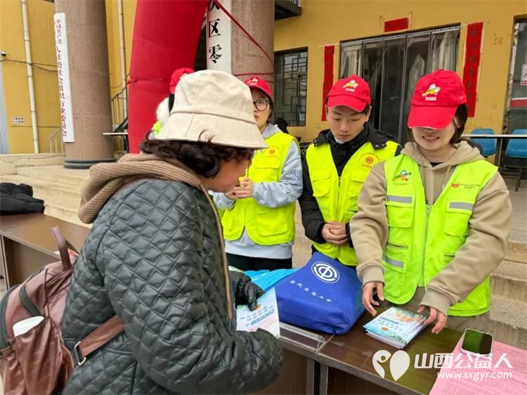 青春助力春风行动 晋中新青年高校志愿者联合服务中心志愿者在新春招聘会上奉献青春力量 - 第3张