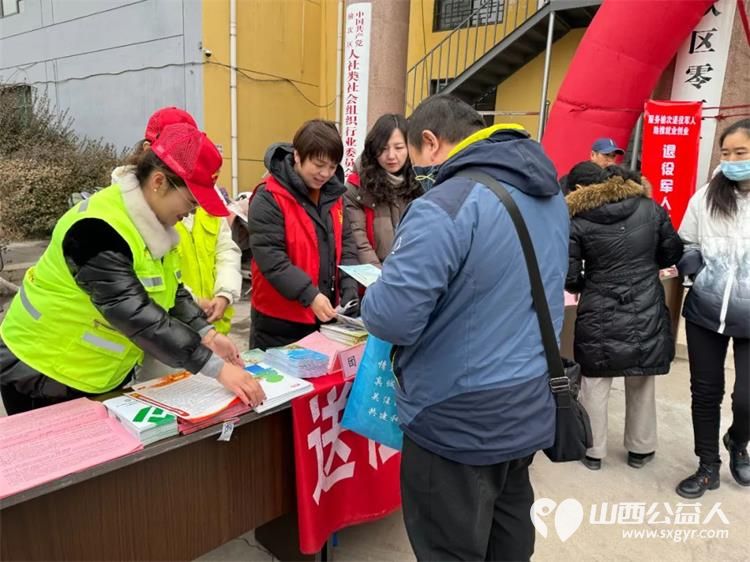 青春助力春风行动 晋中新青年高校志愿者联合服务中心志愿者在新春招聘会上奉献青春力量 - 第2张
