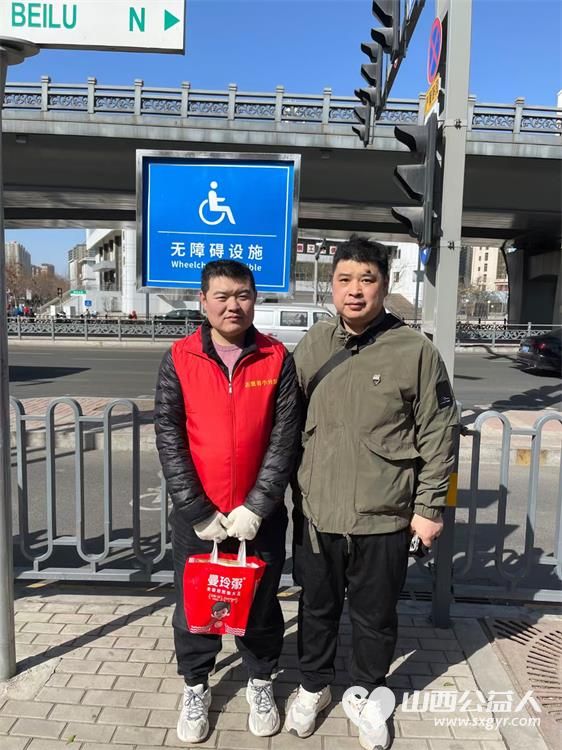 太原市志愿者小分队组织志愿者参加学雷锋活动在小商品市场路段清理环境卫生 - 第63张