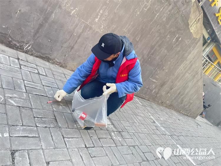 太原市志愿者小分队组织志愿者参加学雷锋活动在小商品市场路段清理环境卫生 - 第53张