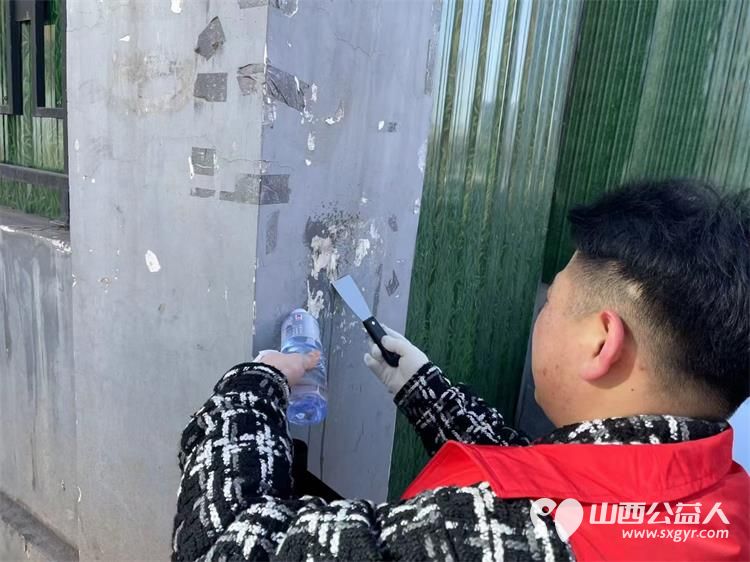 太原市志愿者小分队组织志愿者参加学雷锋活动在小商品市场路段清理环境卫生 - 第29张