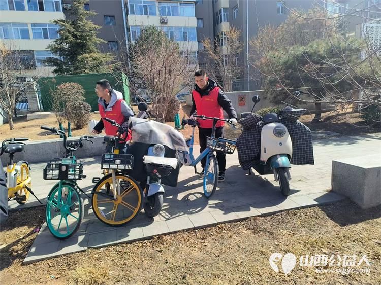 太原市志愿者小分队组织志愿者参加学雷锋活动在小商品市场路段清理环境卫生 - 第17张