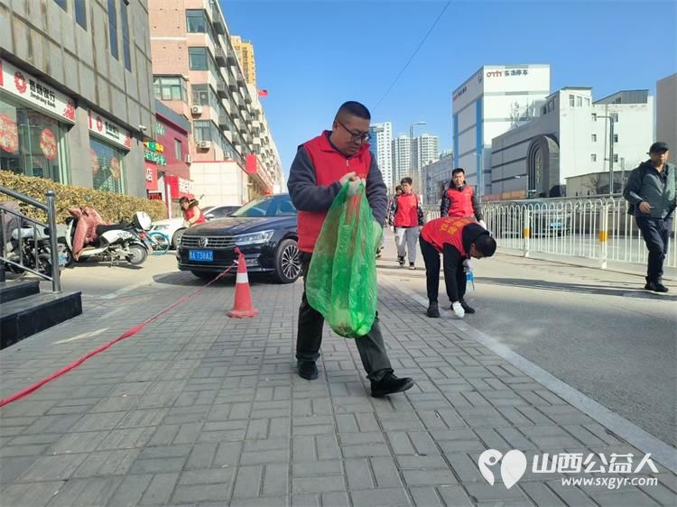 太原市志愿者小分队组织志愿者参加学雷锋活动在小商品市场路段清理环境卫生 - 第8张