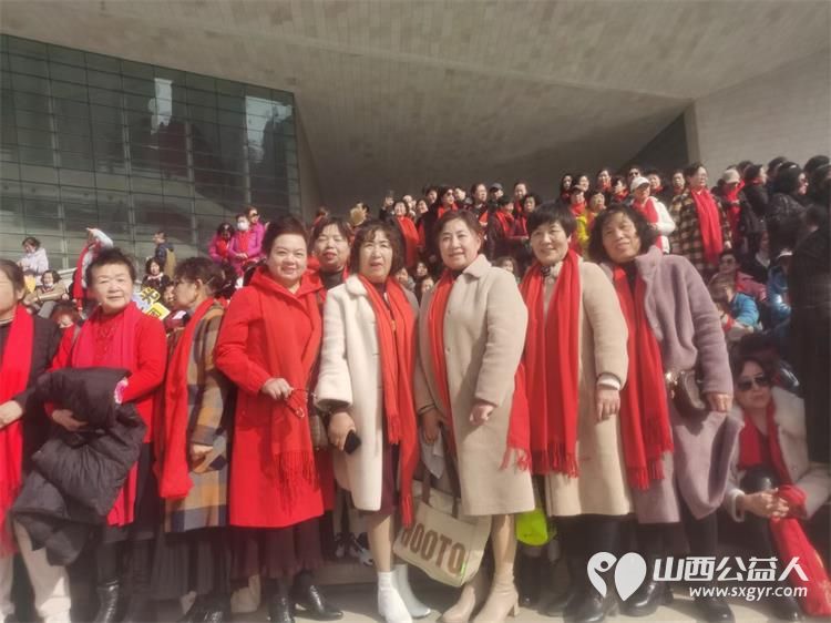 小店红歌合唱团一行赴山西大剧院西广场参加山西省合唱协会举办的《龙年龙城新春大联欢》活动 - 第4张