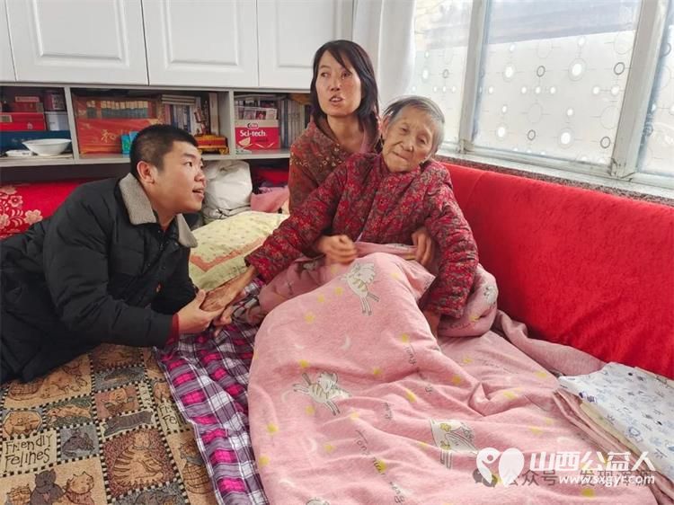 浑源县残志协开展“弘扬雷锋精神、汇聚志愿力量”主题系列活动慰问永安镇翠屏社区92岁高龄老党员黄存英 - 第3张 - 山西公益人 浑源县残志协开展“弘扬雷锋精神、汇聚志愿力量”主题系列活动慰问永安镇翠屏社区92岁高龄老党员黄存英 - 第3张