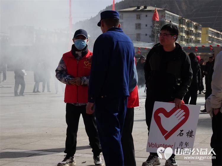 石楼县青年志愿者协会组织志愿者参加消防队消防灭火训练培训 - 第5张