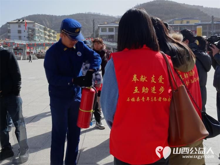 石楼县青年志愿者协会组织志愿者参加消防队消防灭火训练培训 - 第4张