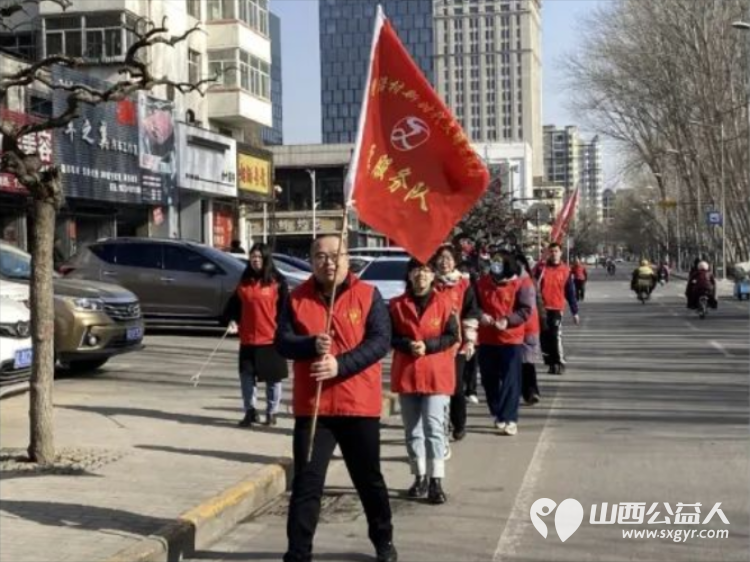 长治市阳光困境儿童帮扶协会、潞洲区常青街道角沿村开展清理河道保护护城河环保活动 - 第3张