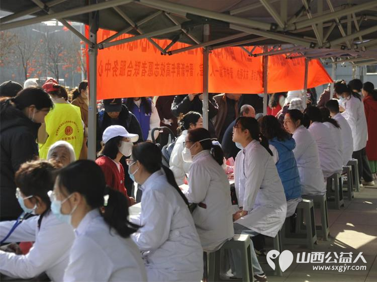 晋中市总工会团市委市文明办联合组织晋中市第一人民医院晋中新青年高校志愿者联合服务中心开展学雷锋.迎三八大型公益义诊志愿服务 - 第8张
