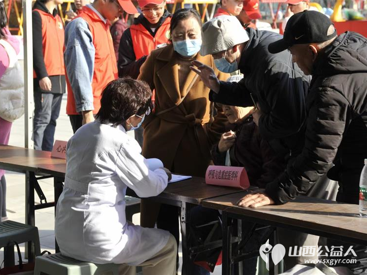 晋中市总工会团市委市文明办联合组织晋中市第一人民医院晋中新青年高校志愿者联合服务中心开展学雷锋.迎三八大型公益义诊志愿服务 - 第7张