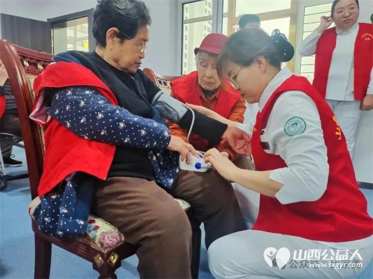 行如微尘大爱无疆 山西省肿瘤医院放射治疗科志愿者团队为比家美养老院老人讲解老年健康知识及义诊活动 - 第7张