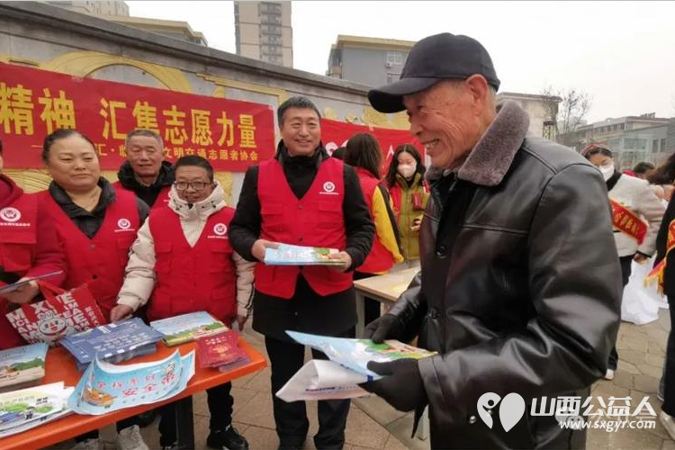 临汾市文明交通志愿者协会在紫藤公园开展学雷锋，文明实践我行动志愿服务活动 - 第4张