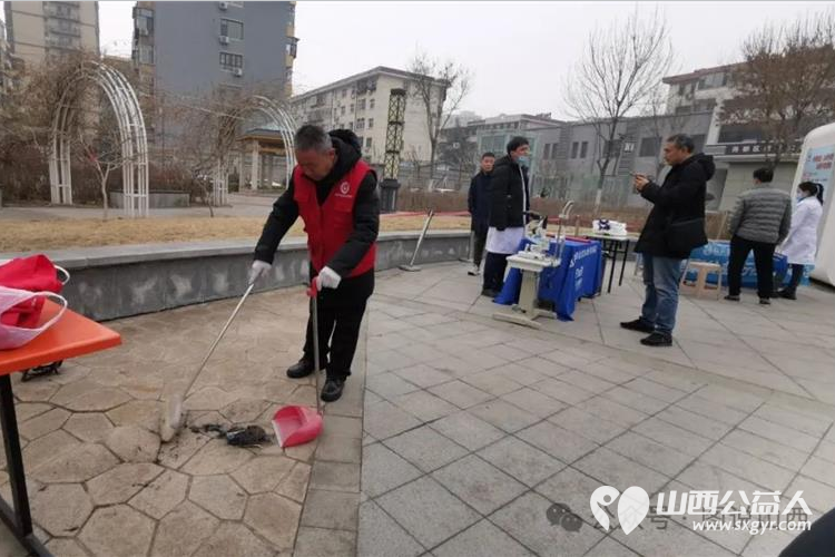 临汾市文明交通志愿者协会在紫藤公园开展学雷锋，文明实践我行动志愿服务活动 - 第8张