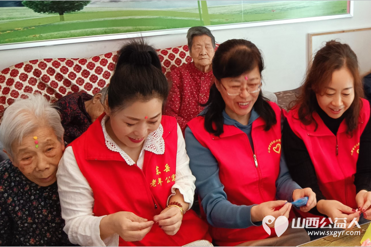 山西省省直机关后勤保障中心综改保障部一行来我东岳老年公寓慰问老人义务劳动创意手工制作击鼓传花等活动 - 第19张
