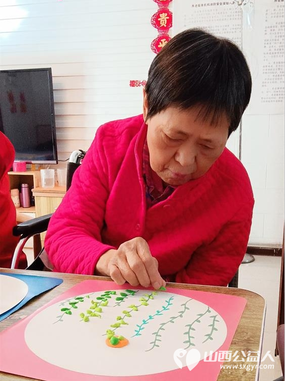 山西省省直机关后勤保障中心综改保障部一行来我东岳老年公寓慰问老人义务劳动创意手工制作击鼓传花等活动 - 第14张
