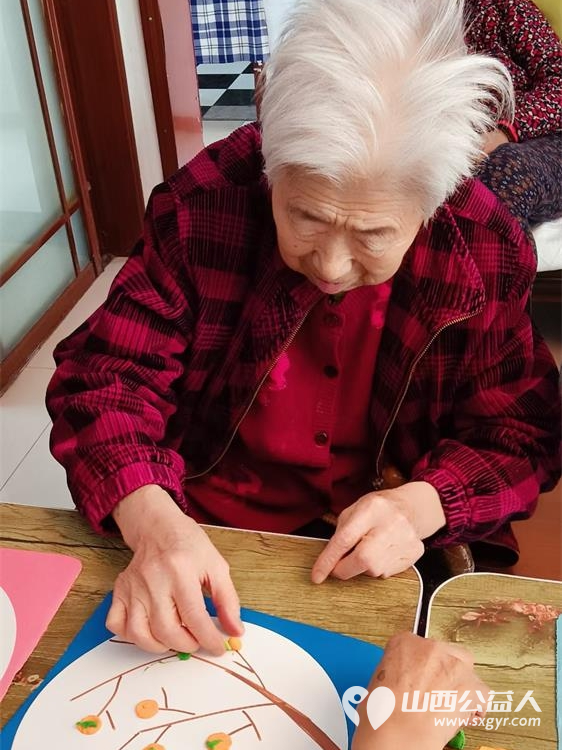 山西省省直机关后勤保障中心综改保障部一行来我东岳老年公寓慰问老人义务劳动创意手工制作击鼓传花等活动 - 第18张