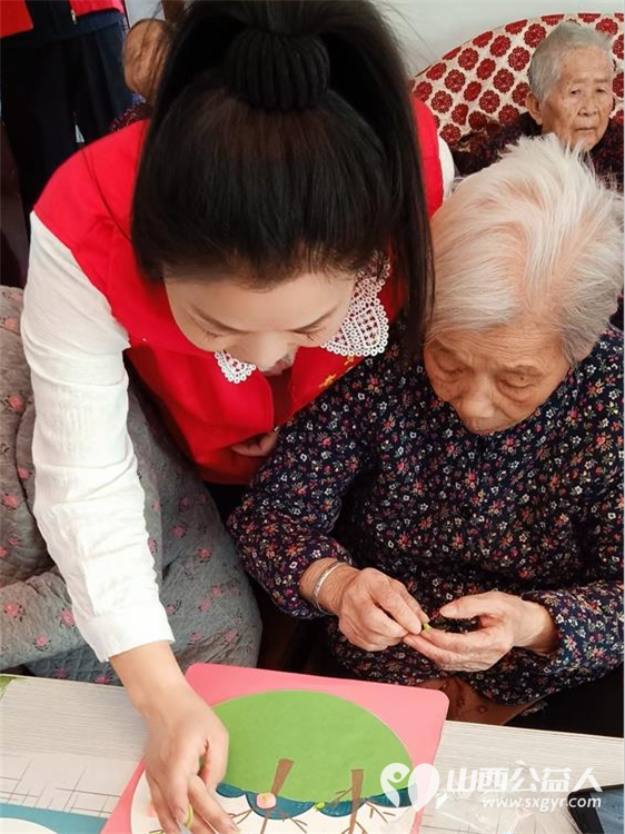 山西省省直机关后勤保障中心综改保障部一行来我东岳老年公寓慰问老人义务劳动创意手工制作击鼓传花等活动 - 第17张